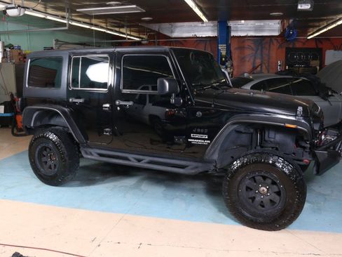 Used 2015 Jeep Wrangler Unlimited Sport AWD/4WD image 2