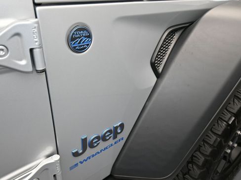 Used 2024 Jeep Wrangler Unlimited image 49