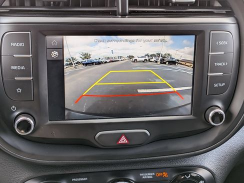 Used 2025 Kia Soul LX w/ LX Technology Package FWD image 23