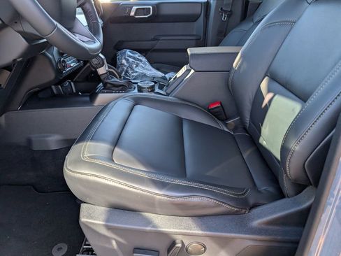 New 2025 Ford Bronco Badlands image 8
