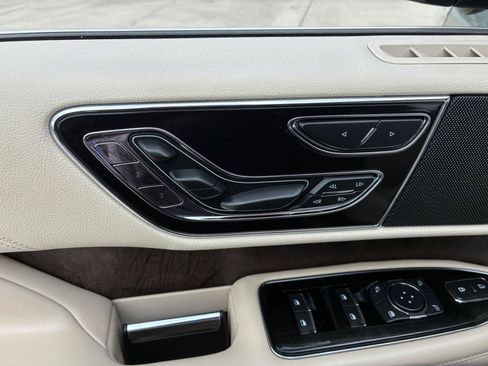 Used 2019 Lincoln Navigator Reserve w/ Cargo Package AWD/4WD image 11