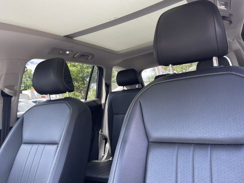 Used 2023 Volkswagen Tiguan SE w/ Panoramic Sunroof Package AWD/4WD image 8