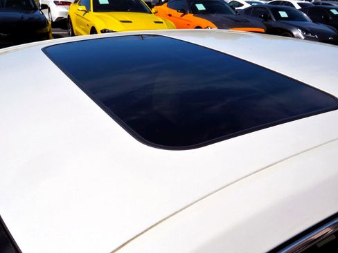 Used 2017 Toyota Avalon Limited image 12