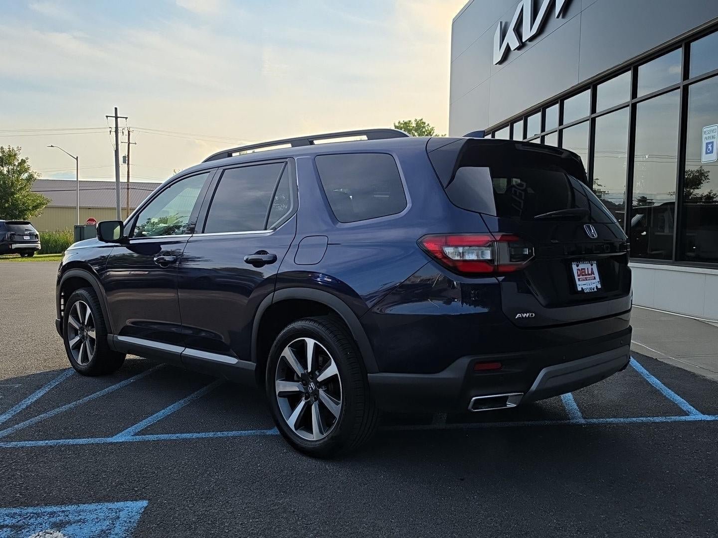Used 2024 Honda Pilot Elite image 3