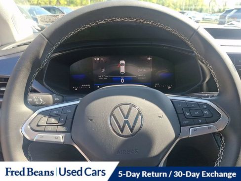 Certified 2023 Volkswagen Taos SE w/ Panoramic Sunroof Package AWD/4WD image 19