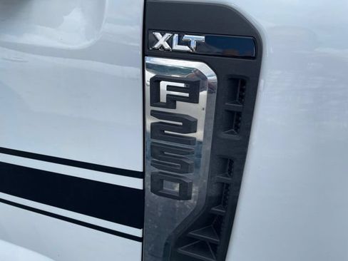 Used 2025 Ford F250 XLT w/ FX4 Off-Road Package AWD/4WD image 2