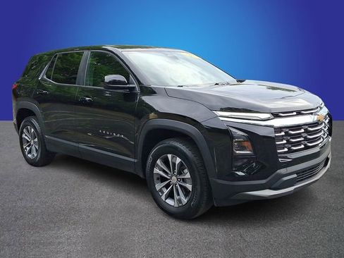 Used 2025 Chevrolet Equinox LT AWD/4WD image 3