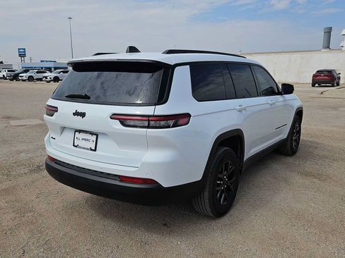 Used 2025 Jeep Grand Cherokee L Altitude AWD/4WD image 8