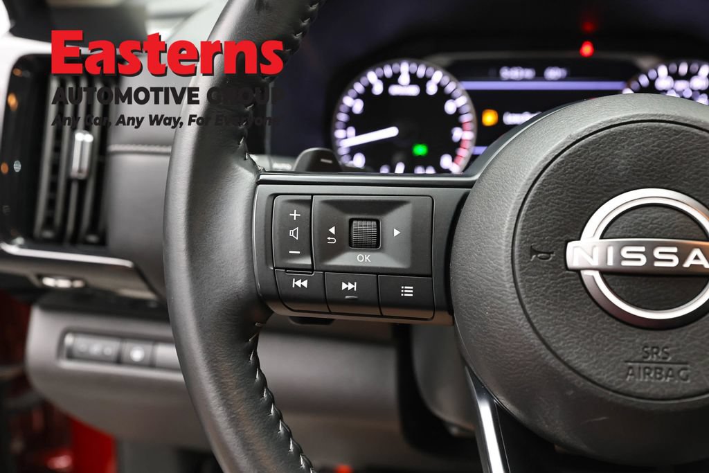 Used 2024 Nissan Pathfinder SV AWD/4WD image 16
