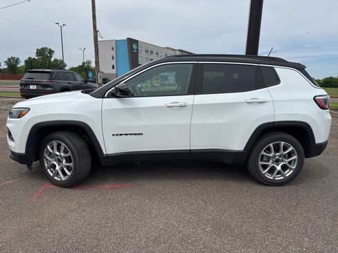 Used 2025 Jeep Compass Limited AWD/4WD image 4