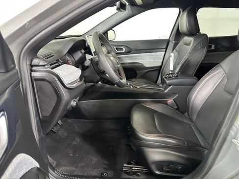 Used 2023 Jeep Compass Latitude AWD/4WD image 11
