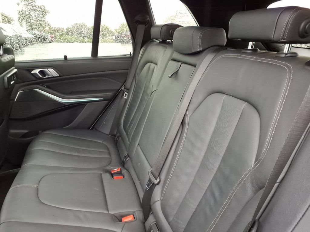 Used 2022 BMW X5 xDrive40i w/ M Sport Package AWD/4WD image 12