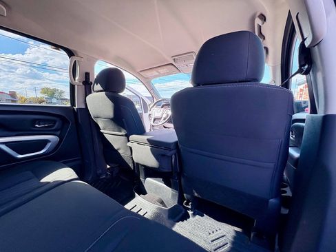 Used 2018 Nissan Titan SV AWD/4WD image 32