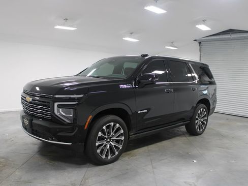 Used 2025 Chevrolet Tahoe High Country AWD/4WD image 4