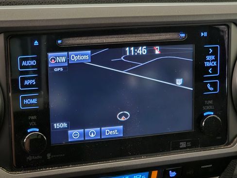 Used 2016 Toyota Tacoma TRD Off-Road AWD/4WD image 11