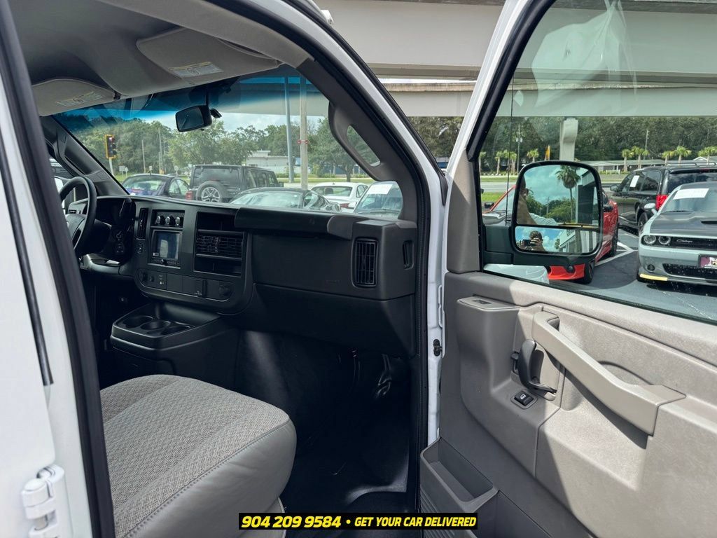 Used 2026 Chevrolet Express 2500 w/ Driver Convenience Package RWD image 31