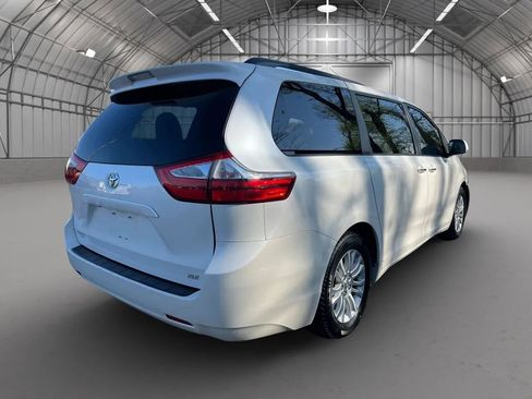 Used 2015 Toyota Sienna XLE image 4
