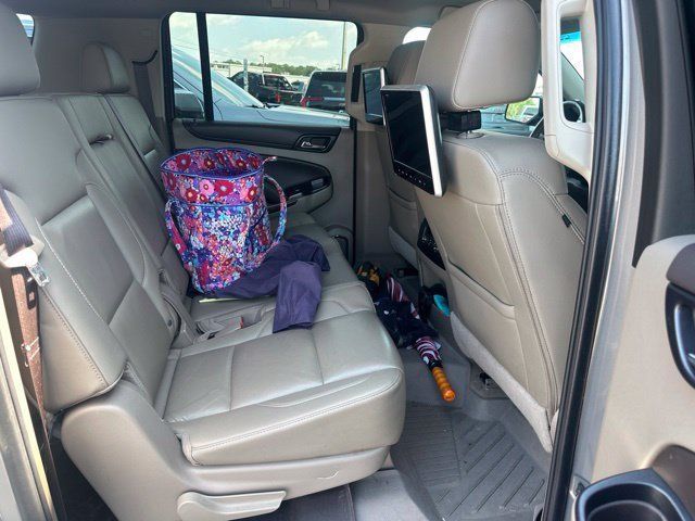 Used 2018 Chevrolet Suburban LT w/ Luxury Package AWD/4WD image 19