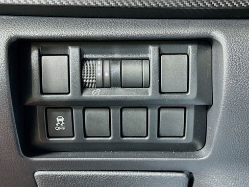 Used 2019 Subaru Crosstrek 2.0i w/ Eyesight System image 16