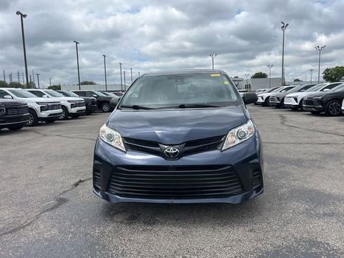 Used 2020 Toyota Sienna L image 8