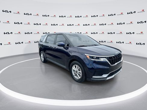 Used 2024 Kia Carnival LX FWD image 2