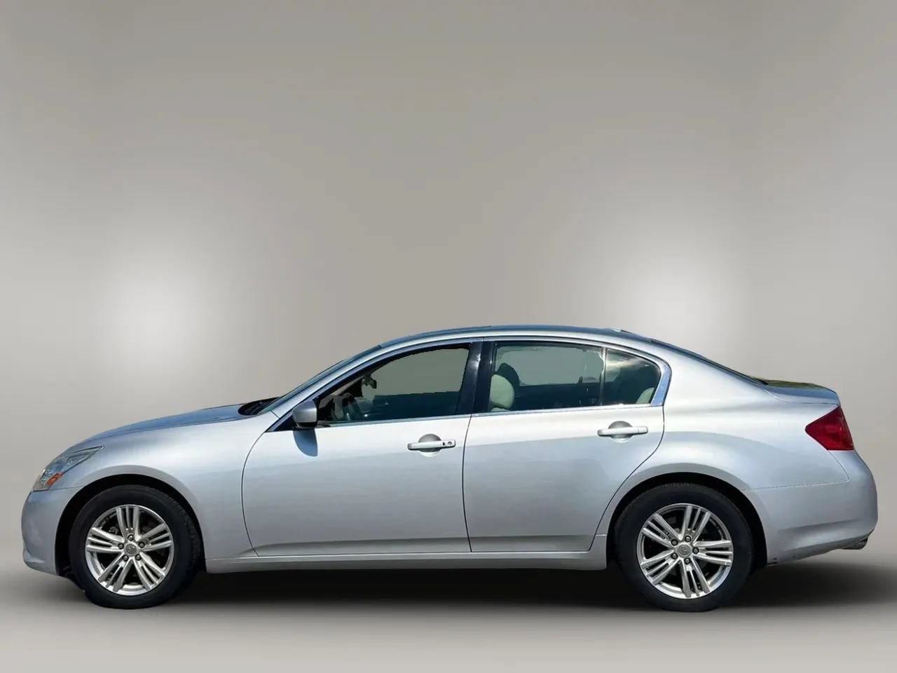 Used 2010 INFINITI G37 x Sedan w/ Premium Pkg AWD/4WD image 2