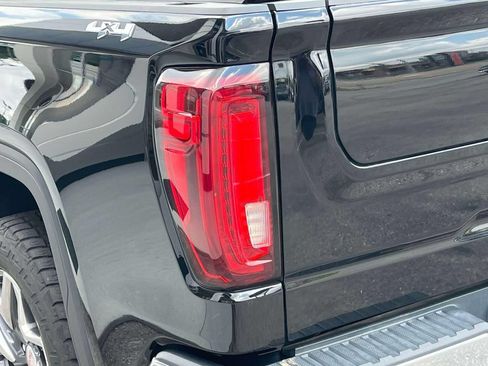 Used 2022 GMC Sierra 1500 SLT w/ SLT Convenience Package AWD/4WD image 10