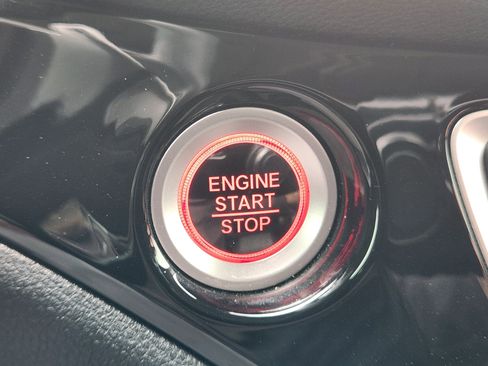 Used 2018 Honda Pilot Touring image 23