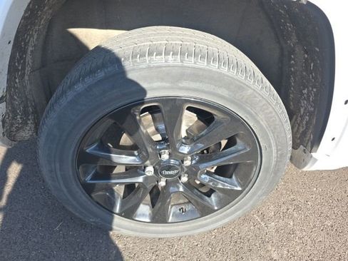 Used 2017 Jeep Grand Cherokee Altitude image 5