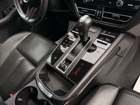 Used 2022 Porsche Macan Base image 22
