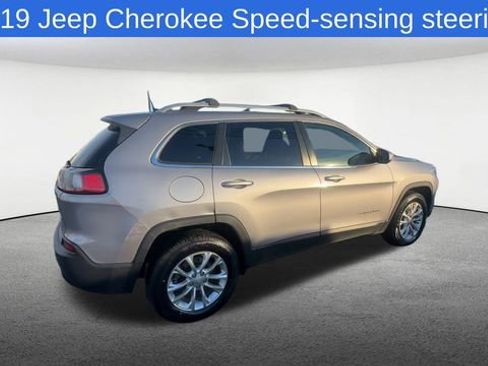 Used 2019 Jeep Cherokee Latitude w/ Popular Appearance Group image 9
