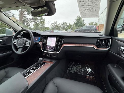 Certified 2025 Volvo V60 B5 Cross Country Plus AWD/4WD image 13