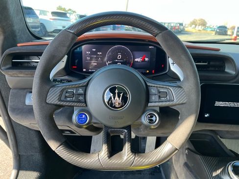 Used 2023 Maserati MC20 Spyder image 6