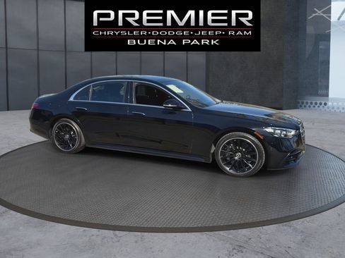 Used 2022 Mercedes-Benz S 580 4MATIC Sedan w/ AMG Line Package image 9