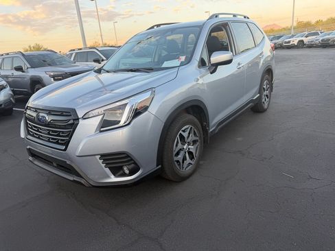 Used 2024 Subaru Forester Premium AWD/4WD image 3