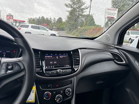 Used 2020 Chevrolet Trax LS w/ Fleet Convenience Package FWD image 18