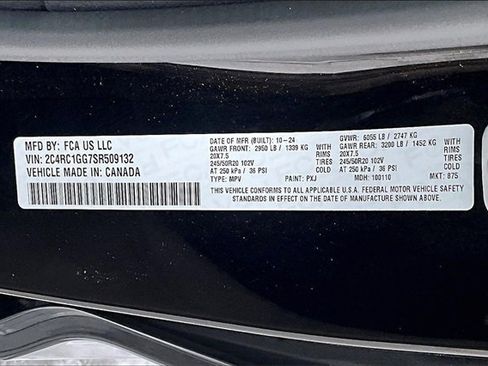 Used 2025 Chrysler Pacifica Limited image 33