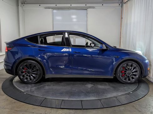 Used 2021 Tesla Model Y Performance image 9