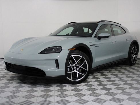 Used 2025 Porsche Taycan 4 Cross Turismo image 33