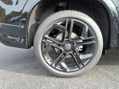 New 2026 Volkswagen Tiguan SE R-Line image 5