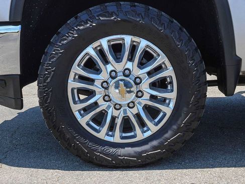 Used 2021 Chevrolet Silverado 2500 LTZ w/ LTZ Plus Package AWD/4WD image 11