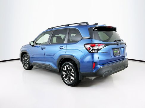 Used 2025 Subaru Forester Premium image 5