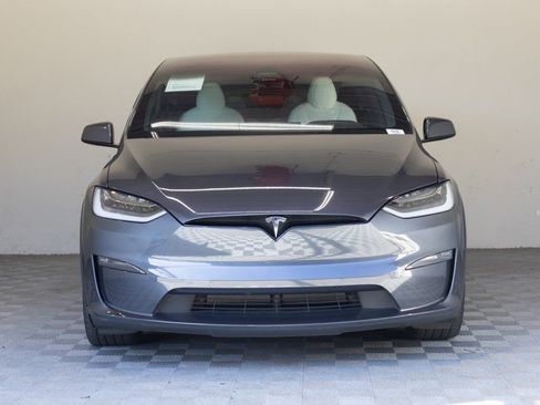 Used 2022 Tesla Model X Plaid image 4