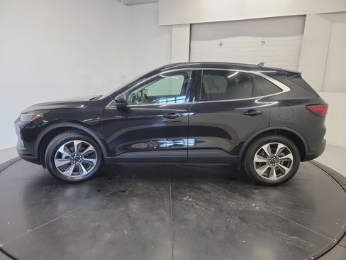 Used 2023 Ford Escape Platinum AWD/4WD image 4