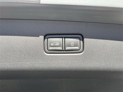 Used 2026 Genesis GV70 2.5T Select image 16