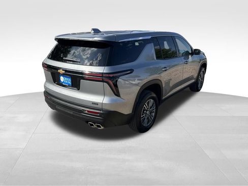 Used 2024 Chevrolet Traverse LS AWD/4WD image 7