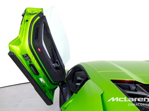 Used 2024 Lamborghini Revuelto AWD/4WD image 11