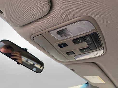 Used 2019 Kia Sedona LX FWD image 23