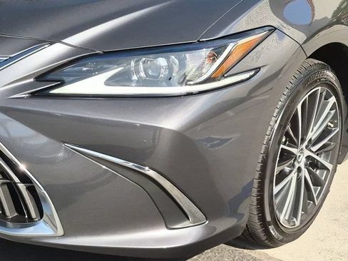 Used 2025 Lexus ES 300h w/ Premium Package FWD image 10