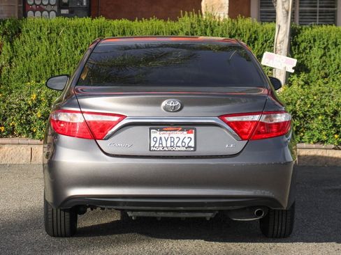Used 2017 Toyota Camry LE image 7
